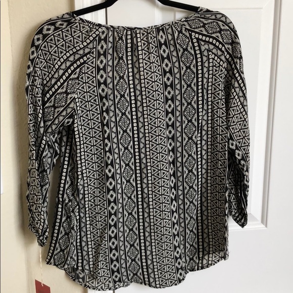 Black and gray patterned 3/4 sleeve blouse - Picture 2 of 5